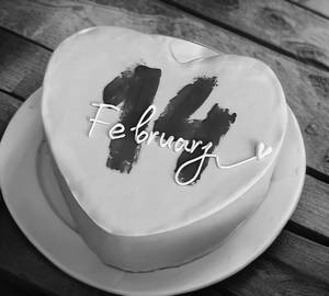 Red Velvet Heart Shape (300Gms)