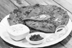Aloo Paratha (2 Pcs) With Curd & Pickle
