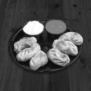 Chicken Dry Momos [8 Pieces]