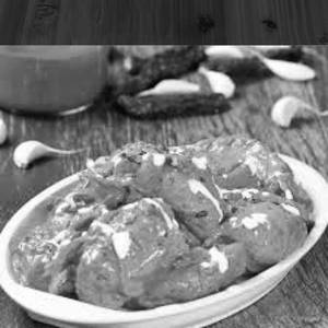 Veg Mixed Sauce Momos [8 Pieces]