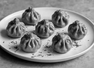 Veg makhani momos