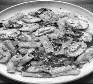 White sauce pasta non veg