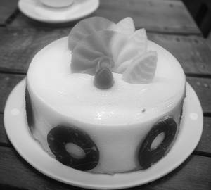Pineapple Celebration Cake [Small]                                              