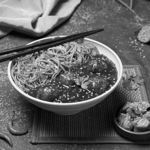 Veg Hakka Noodles With Manchurian Gravy
