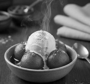 Gulab Jamun With Ice Cream
