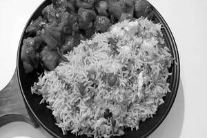Veg Fried Rice With Chilli Chicken [4 Pieces]