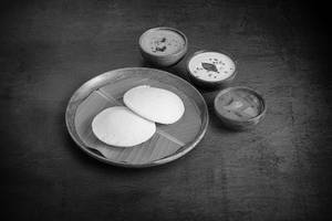 Steaming Idlis (2 Pcs)