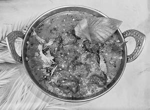 Hyderabadi Chicken Gravy