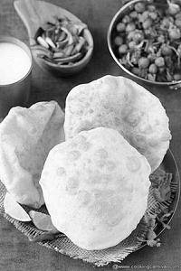 Extra Bhatura [1 piece]