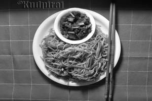 Egg Chawmein With Chilly Chicken (4pcs)