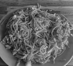 Sechzwan egg noodles