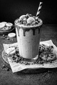 Banana Cookie Caramel Shake