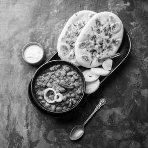 Chola Kulcha(2pcs)