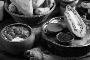 Paneer Bread Pakora(1 Pc)(Served with subzi)