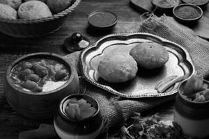 Khasta kachori with subzi  [2 pieces]