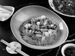 Pan Fried Noodles With Topping Of Ur Choice Veg (Mc)