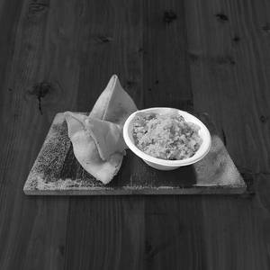 Jain Samosa [2 Pieces] With Papaya Chutney