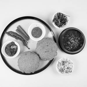 Desi Ghee Bedmi With Aloo Makhana Jhol, Kashifal Ki Sabzi & Danamethi Chutney (4 Pc)