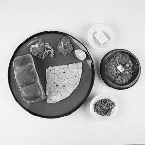 Mumbai Pav Bhaji With Garlic Chutney & Papad