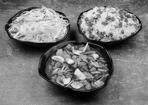 Exotic Veggie Gravy With Rice & Noodles Party Combo