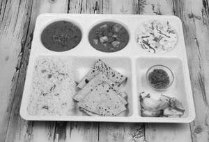 Palak Paneer Thali ( Palak Paneer + Dal Makhni + 3 Butter Chapati )