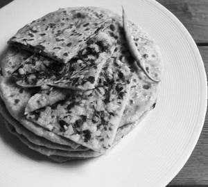Aloo methi prantha [2 pieces]