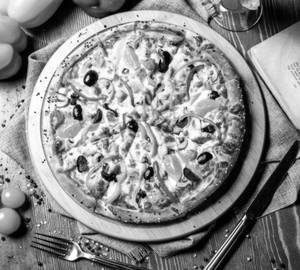Golden Delight Chicken Pizza