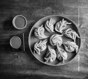 Veg Kurkure Gravy Momos