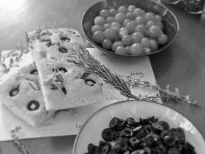 Foccacia Olive (1 Pc)