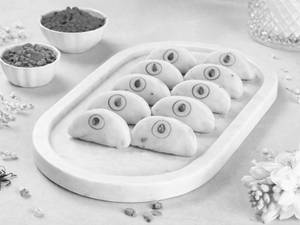 Gujiya Khoya
