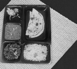 Thali ( Dal Makhani,Mix Veg,4 Roti,Rice,Salad