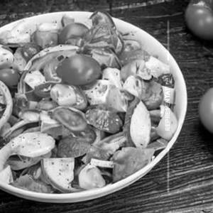Onion tomato salad