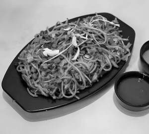 Schezwan Chicken Fried Noodles