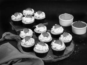 Holi Special Jamun Cupcakes