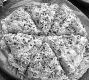 Cheese loaded pizza