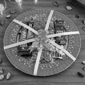 Assorted Round Dry Fruits & Chocolates Gifting Tray