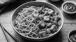 Chowmein With Chilly Paneer Gravy