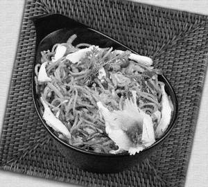 Schezwan chicken hakka noodles