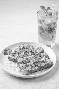 Bread Veg Omelette And Mojito