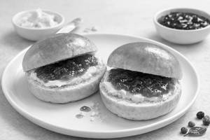Bun With Jam