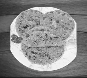 Molli paratha served with pickle [2 pieces]