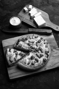 Mexican spicy paneer pizza