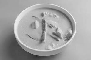 Chicken Kolhapuri Pandhara Rassa - White Gravy with Meat