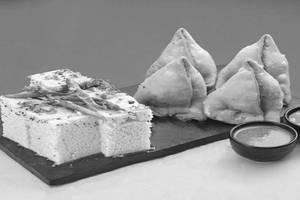 4 Pcs Samosa + 250 Grams Dhokla