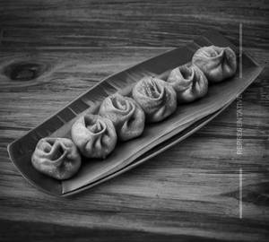 Paneer peri peri momos