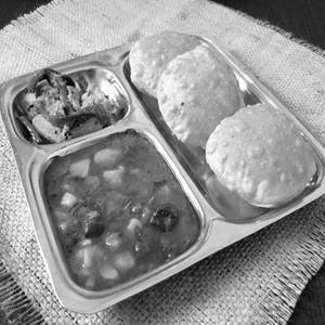 Poori Sabji(4 Pcs)