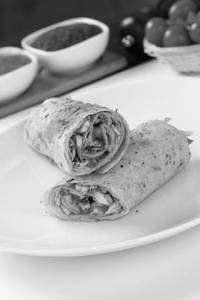 Chicken roll nornal roti with [2 eggs]
