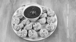 Toofani Momos