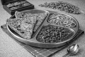 Kala Chana Ghugni Paratha Mini Thali