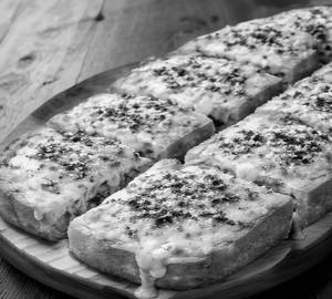 Cheese loaded garlic bread